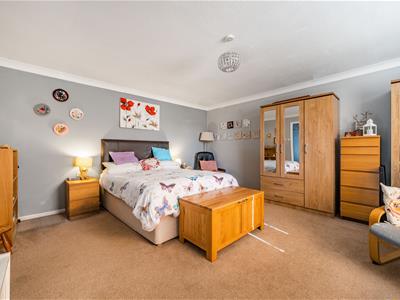 Property details for Cleeve Drive, Ivybridge Guide price £350,000 Vebra